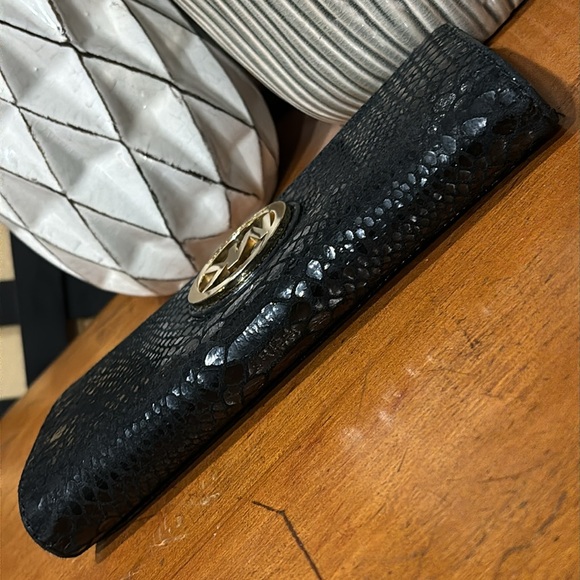 EUC Michael Kors Black Leather Snakeskin Pattern Fold Over Wallet - Picture 4 of 15